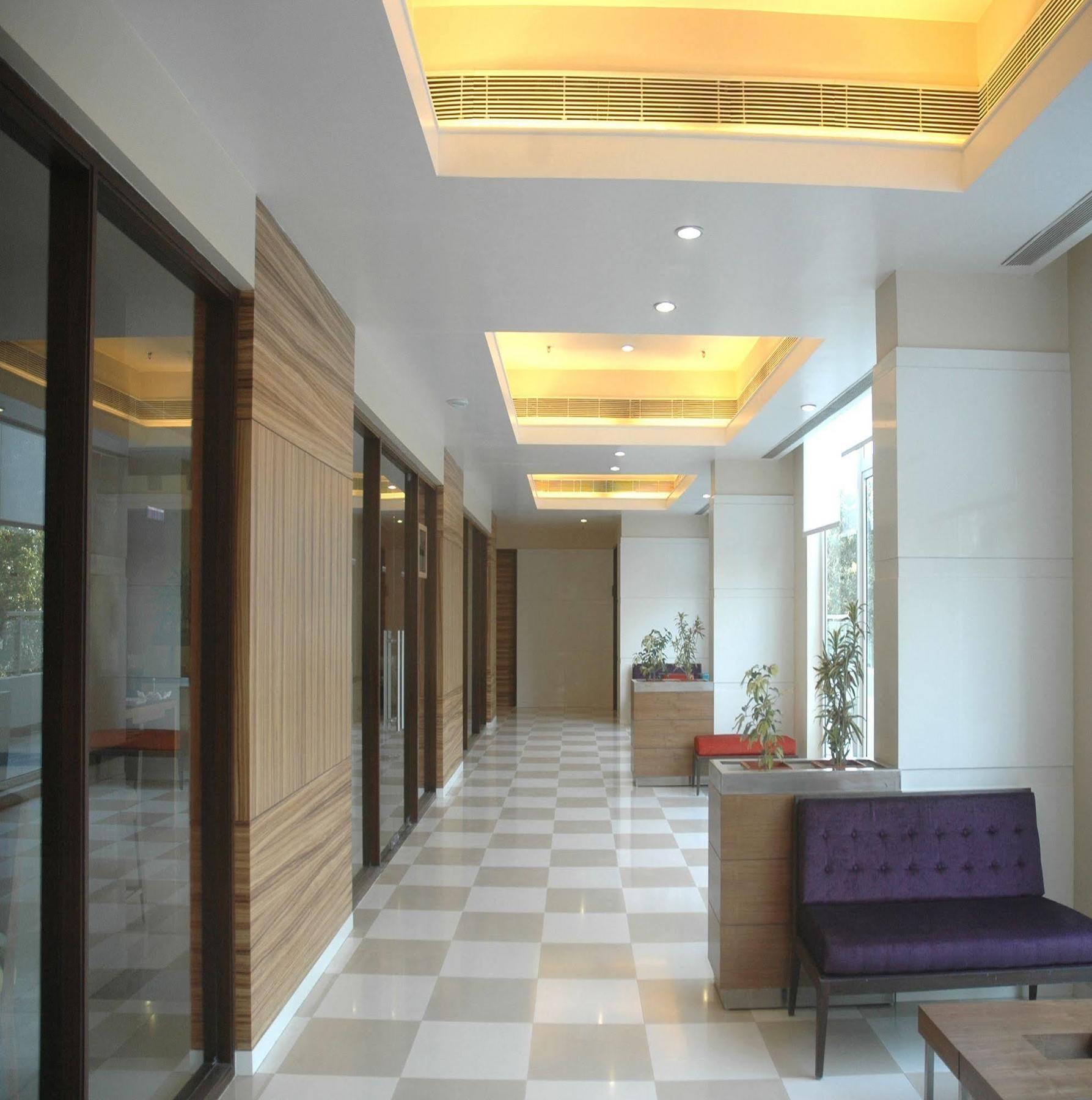 Hometel Chandigarh Exterior photo